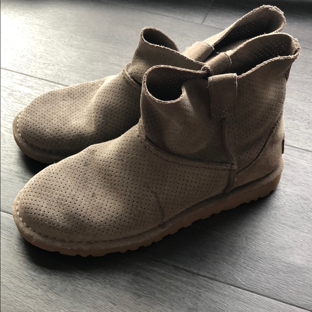 Uggs - Picture 3 of 4